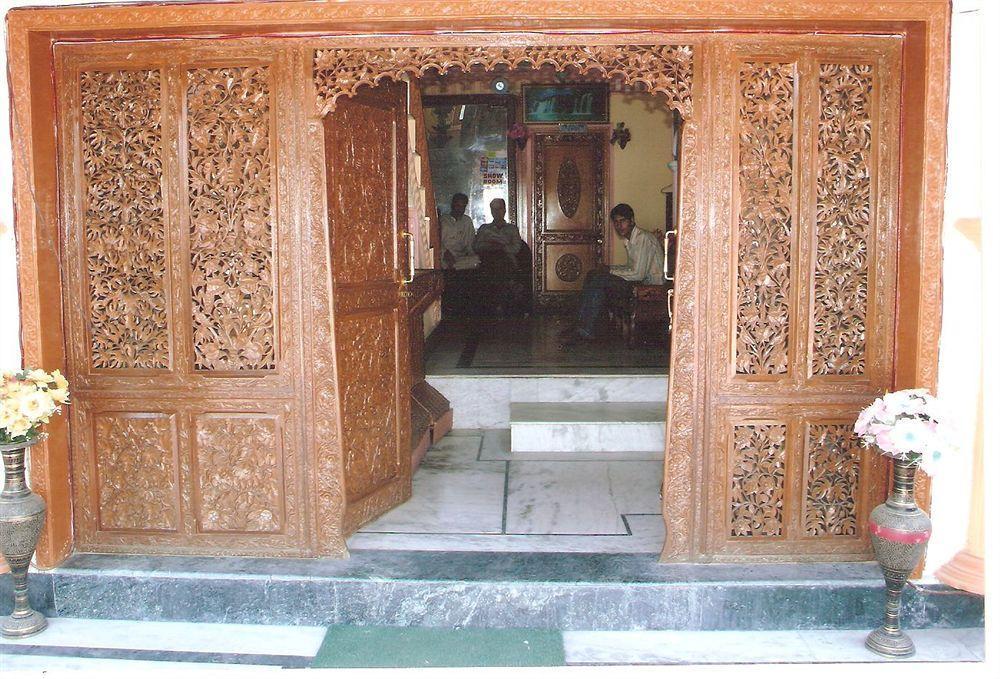 Hotel Zahgeer Continental - Srinagar Εξωτερικό φωτογραφία