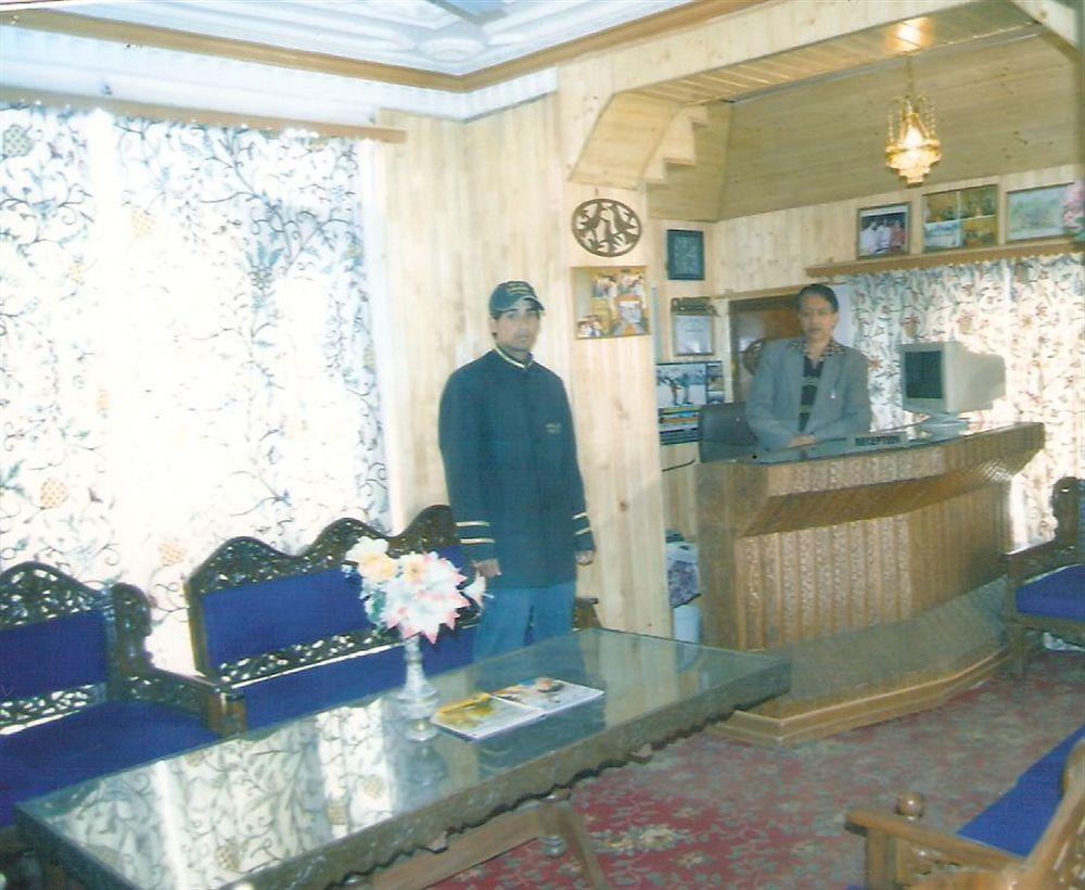 Hotel Zahgeer Continental - Srinagar Εξωτερικό φωτογραφία