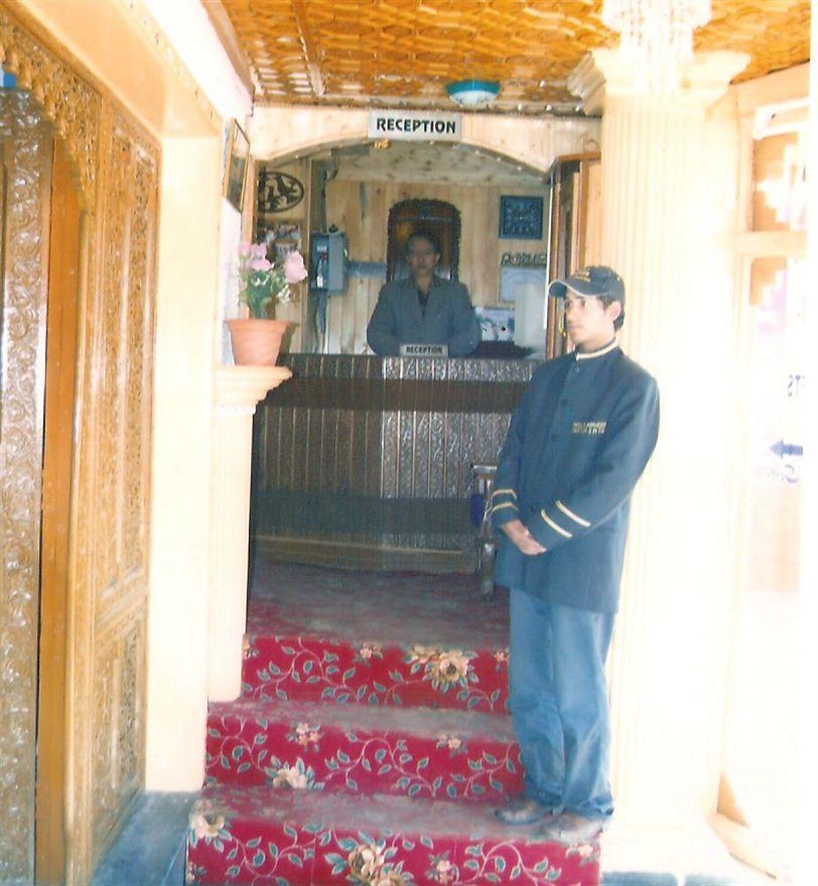 Hotel Zahgeer Continental - Srinagar Εξωτερικό φωτογραφία