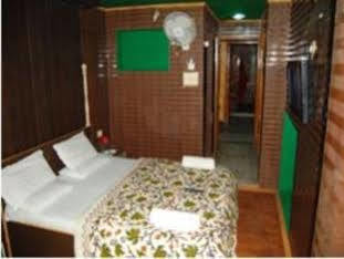 Hotel Zahgeer Continental - Srinagar Εξωτερικό φωτογραφία