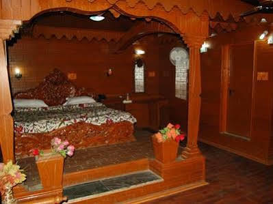 Hotel Zahgeer Continental - Srinagar Εξωτερικό φωτογραφία