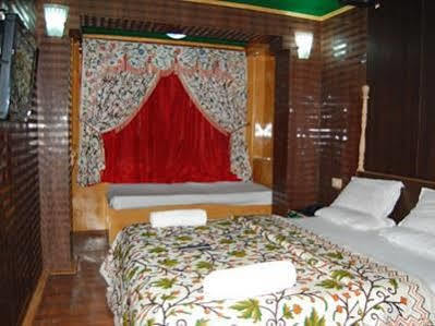Hotel Zahgeer Continental - Srinagar Εξωτερικό φωτογραφία