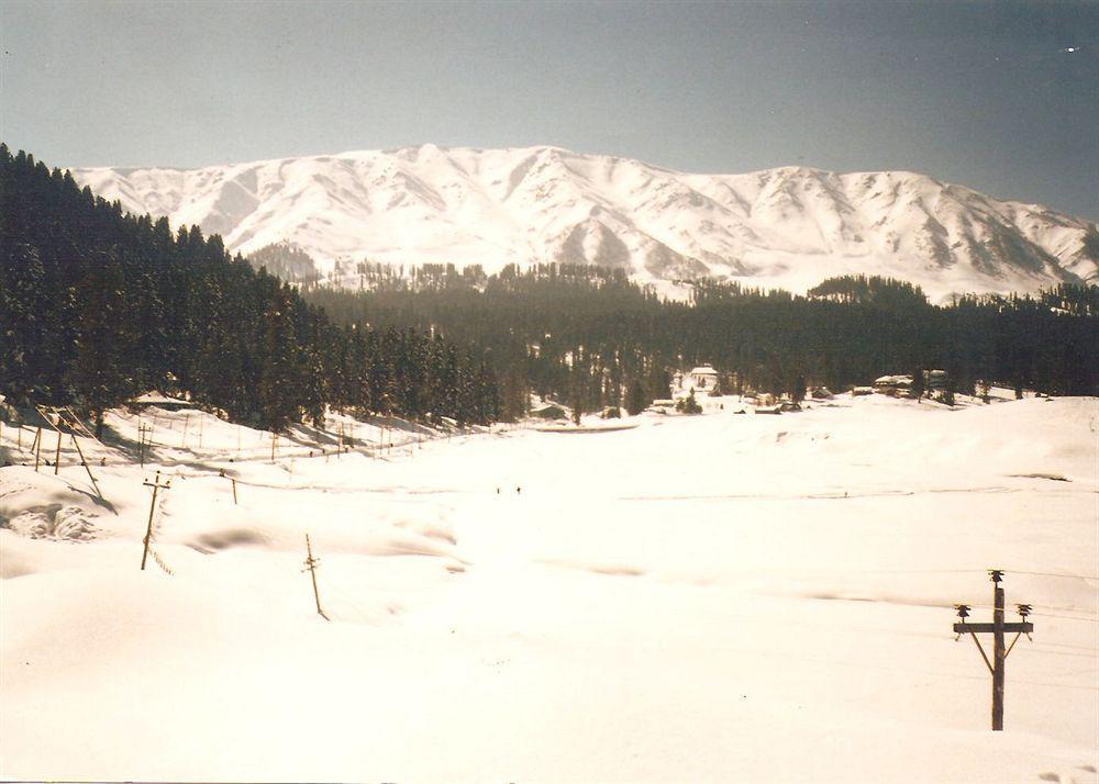 Hotel Zahgeer Continental - Srinagar Εξωτερικό φωτογραφία